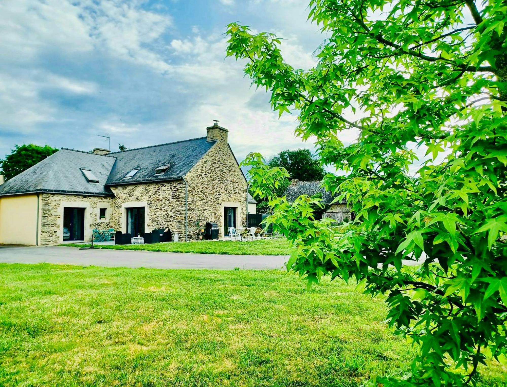Au Petit Bonheur De Claire Et Jo Bed & Breakfast La Chapelle-Caro Exterior foto
